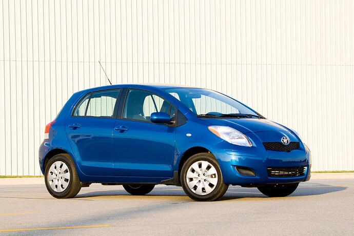 268351_2011_Toyota_Yaris_Hatchback_30